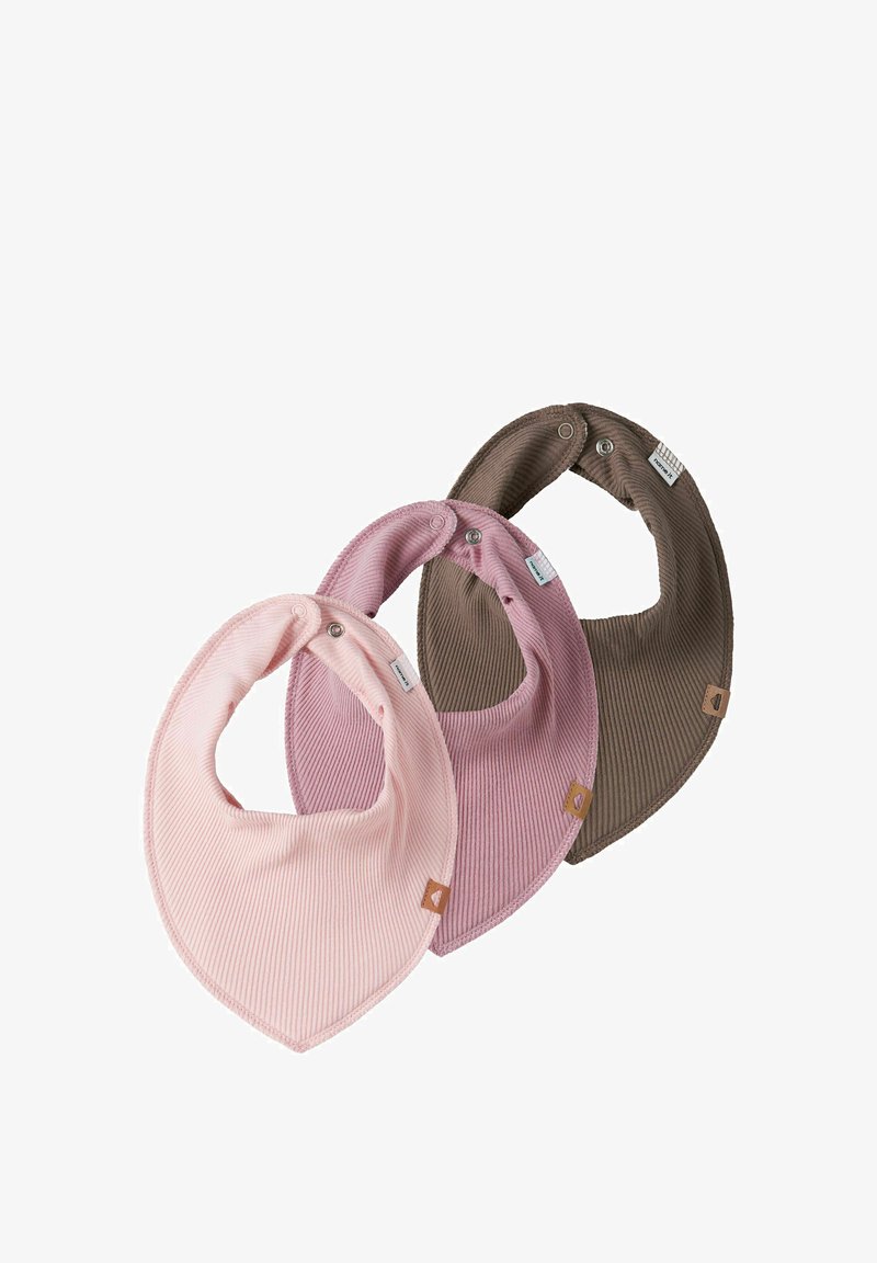 Trois bavoirs pour bébé en tissu côtelé de couleur rose clair, mauve et marron avec fermetures à pression, disposés en chevauchement sur un fond blanc.