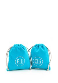 Dos bolsas de tela turquesa con cuerda, hechas de un tejido suave, que presentan logotipos circulares blancos con el texto "Elli by Julie & Grace."