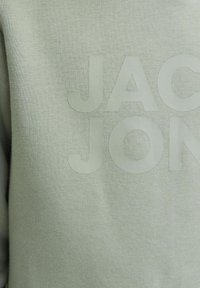 Jack & Jones Junior JJECORP LOGO HOOD - Mikina s kapucňou - iceberg green