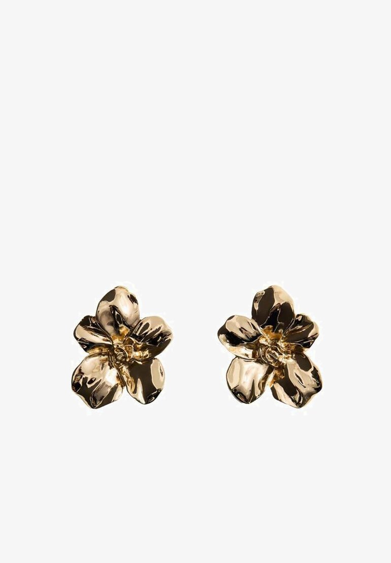 Boucles d'oreilles en métal doré en forme de fleurs, chacune avec cinq pétales arrondis, présentées sur un fond blanc.