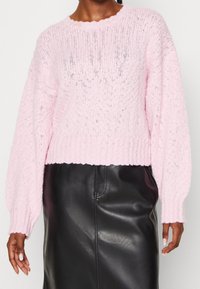 Monki Stickad tröja - pink