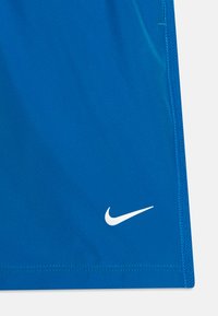 Nike Performance UNISEX - Pantalón corto de deporte - light photo blue/white