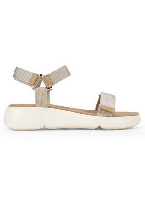 Sandalias de tela beige con correas ajustables, plantilla acolchada y suela de plataforma blanca. Presentan acentos de elastano plano y cuero liso.