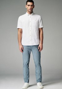 Next SLIM FIT LIGHTWEIGHT STRETCH - Vászonnadrágok - blue