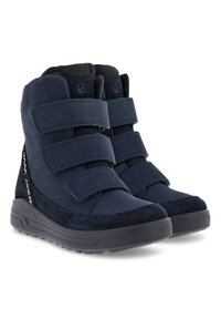 Scarpe alta navy blue realizzate in suede e mesh, con due ampie cinghie in velcro e suole in gomma testurizzata con dettagli di marca.