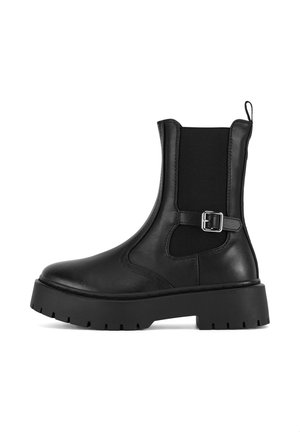 - Botki na platformie