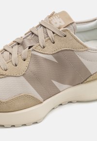 New Balance U327 UNISEX - Tenisice - stoneware