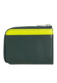 Portafoglio compatto in pelle verde con una texture liscia, caratterizzato da un vivace accento giallo sulla parte superiore e una chiusura con zip in argento.