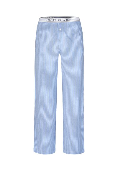 Lichtblauwe pyjamabroek met witte verticale strepen, gemaakt van een zachte stof. Voorzien van een elastische tailleband met logo en een knoopsluiting.