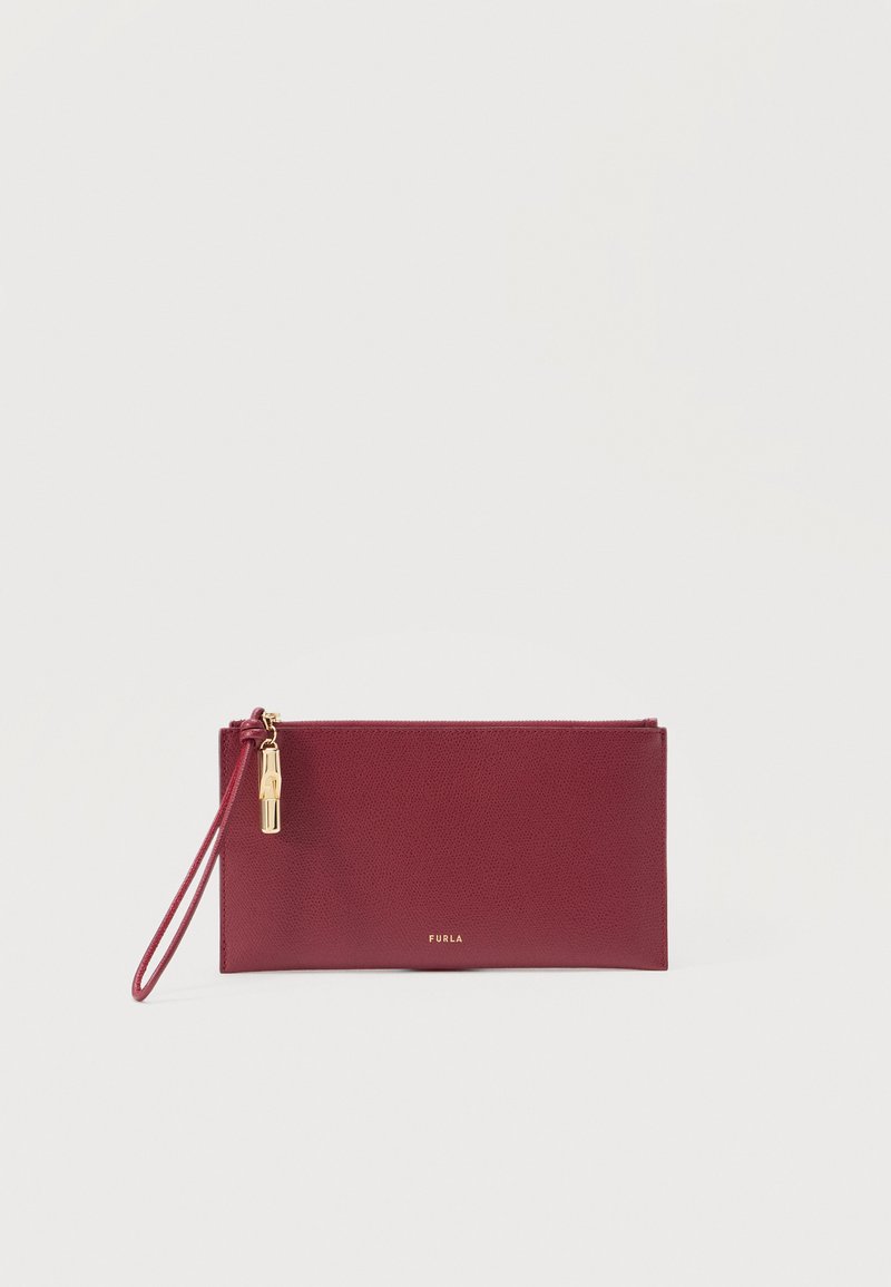 Μπορντό δερμάτινο τσαντάκι χειρός με χρυσό φερμουάρ και μικρό λουράκι χειρός, με το λογότυπο Furla ανάγλυφο σε χρυσό στο μπροστινό μέρος.