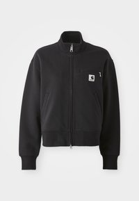 Giacca nera zip-up con design corto, dotata di un colletto alto, tasche frontali e una piccola tasca sul petto con accento del logo. Texture del tessuto morbida.