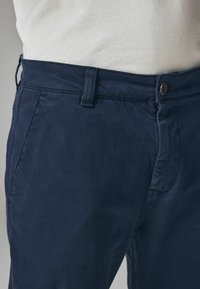 Next Chino - navy