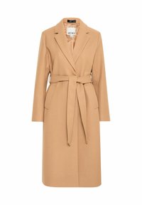 Manteau beige ceinturé avec un col cranté, des manches longues et des poches latérales, fabriqué à partir d'un tissu texturé, présentant une coupe mi-mollet.