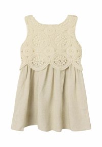 Ärmelloses Kleid mit einem cremefarbenen, gehäkelten Oberteil mit kreisförmigen Mustern, das in einen hellbeigen Leinenrock mit Falten übergeht.
