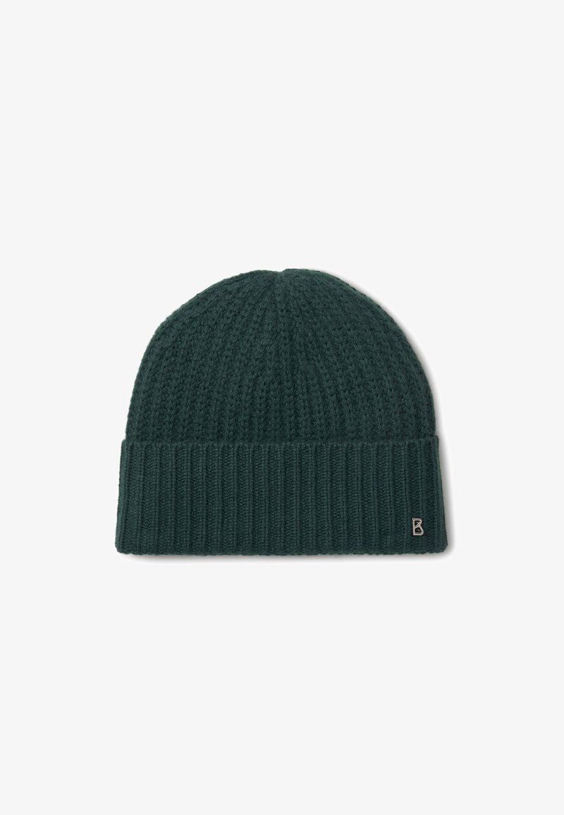 Dzianinowa czapka w ciemnozielonym kolorze, z prążkowanym wzorem i zawiniętym mankietem. Zawiera mały, srebrny detal z logo z boku.