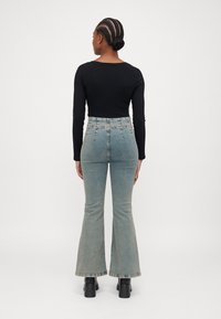 ONLY Petite ONLHUSH CORSAGE  - Kavbojke na trapez - dark blue denim overdyed