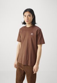adidas Originals ESSENTIAL TEE - Základné tričko - earth strata