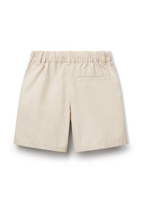 Bermuda beige con vita elastica, pieghe frontali e una tasca posteriore. Realizzate in tessuto leggero con una finitura liscia.
