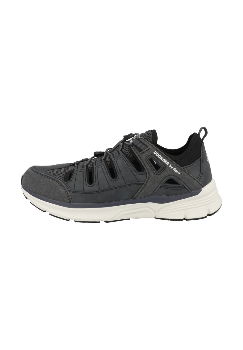 Černá sportovní bota s texturovaným svrškem, bez šněrování, polstrovaným límcem a bílou gumovou podrážkou. Obsahuje zadní poutko pro snadné obouvání.
