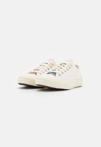 Converse Sneakers - off-white