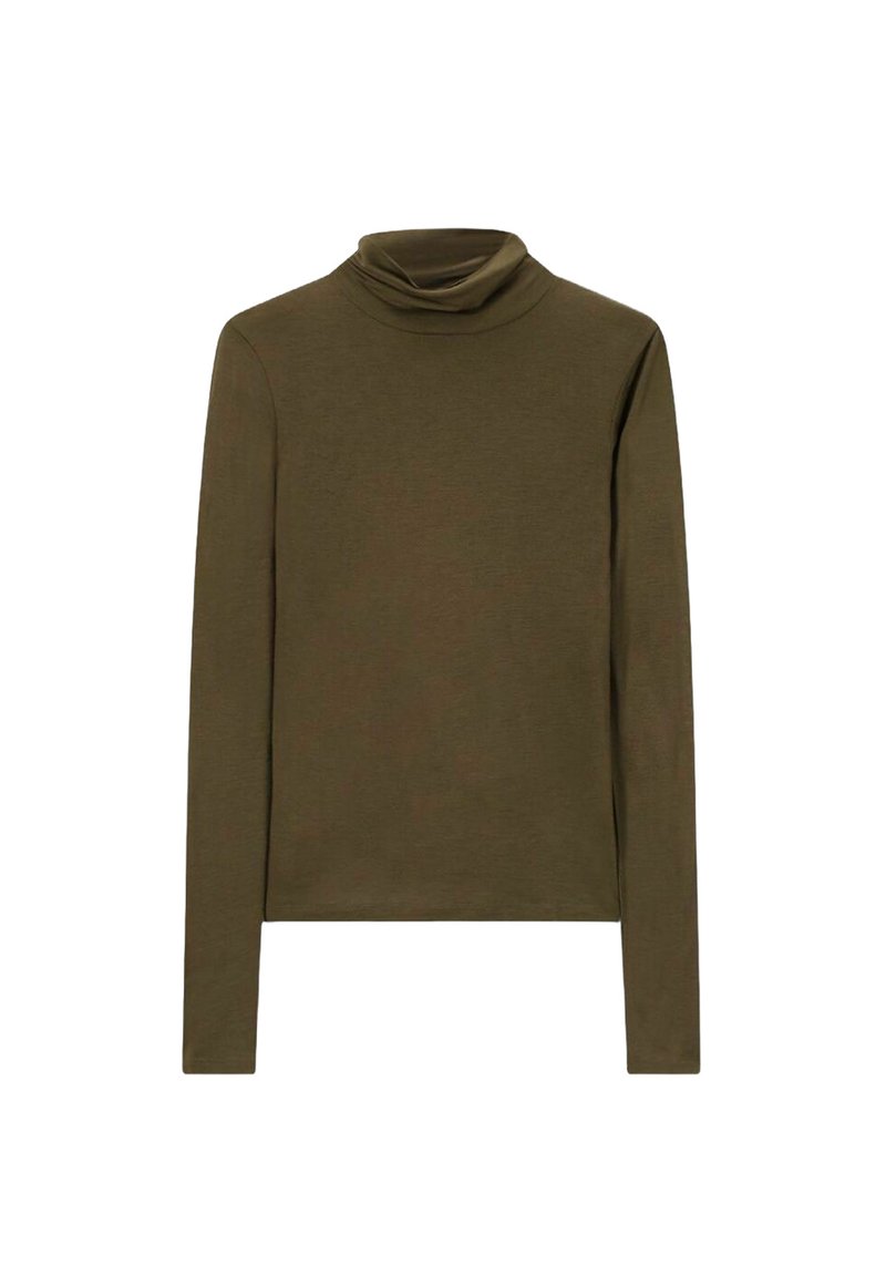 Un haut col roulé vert olive, à manches longues, en tissu doux avec une texture lisse, présentant un design ajusté classique et un col replié.