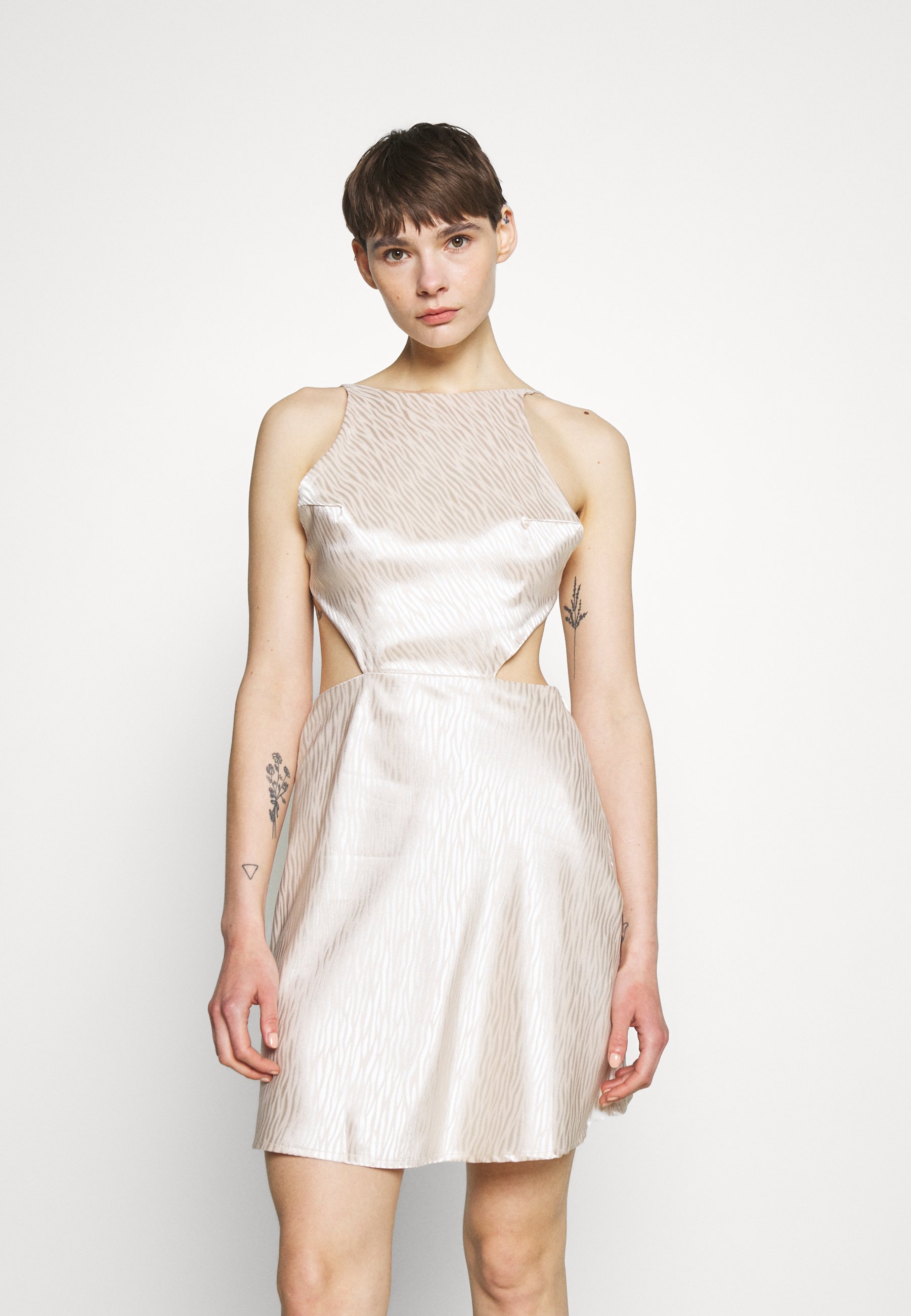 Missguided CUT OUT CROSS BACK DRESS 
