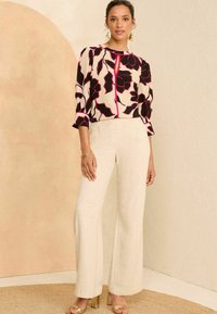 Love & Roses TIPPED KEYHOLE REGULAR FIT - Camicetta - floral black pink