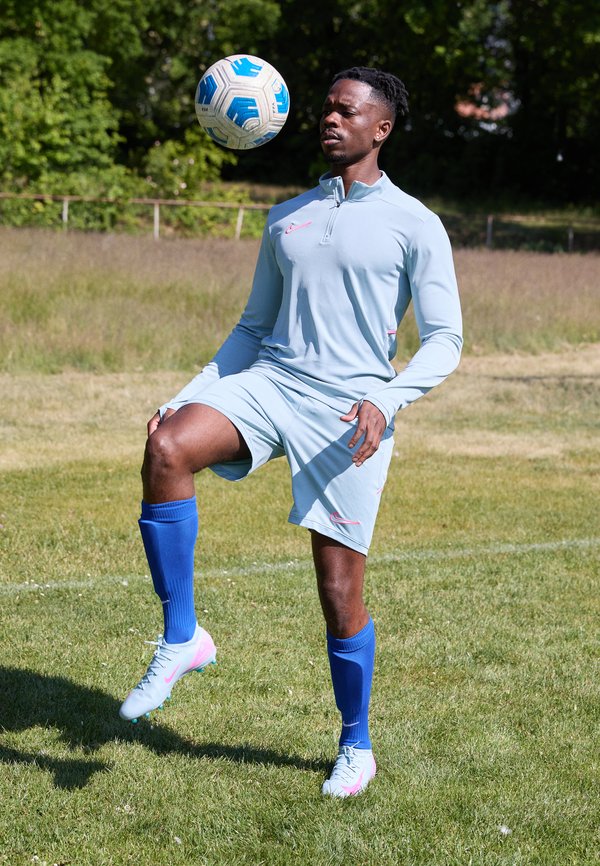 VAPOR PRO - Football boots artificial grass3