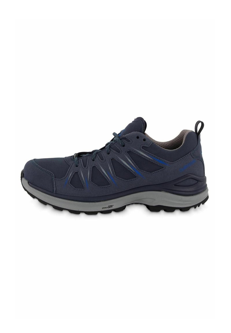 Scarpe outdoor blu navy con tomaia in rete, suola grigia e battistrada in gomma, dotate di accenti blu a contrasto e colletto imbottito.