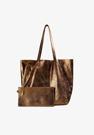 Geantă tote din bronz metalic cu două mânere și un pouch cu fermoar asortat. Textură netedă cu un design elegant, având cusături vizibile.