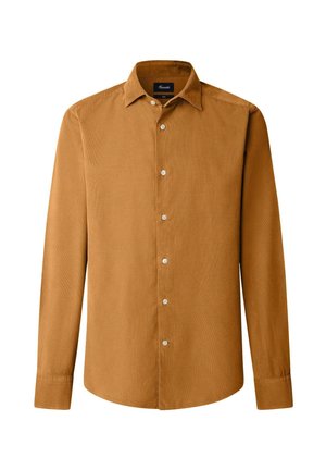 Brązowa długa koszula z długim rękawem, wykonana z miękkiego materiału, z zapięciem na guziki z przodu, klasycznym kołnierzykiem i białymi guzikami wzdłuż plisowania.