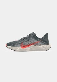 PEGASUS PLUS - Pantofi de alergare pe asfalt - anthracite/bright crimson/light smoke grey