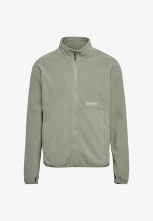 Fleecejacke in Hellgrün, mit durchgehendem Reißverschluss, Stehkragen, Seitentaschen, elastischen Bündchen und mit kleinem Logo auf der linken Brustpartie.