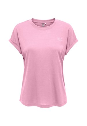 Camiseta rosa de manga corta para mujer con puños enrollados y un pequeño logo blanco "ONLY PLAY" en el lado izquierdo superior del pecho.
