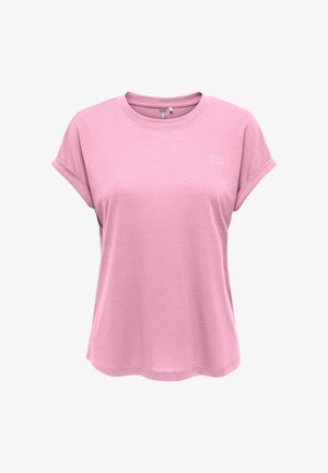 Camiseta rosa de manga corta para mujer con puños enrollados y un pequeño logo blanco "ONLY PLAY" en el lado izquierdo superior del pecho.