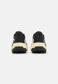 Salomon GENESIS  - Løpesko for mark - black/sulphur spring/orchid petal