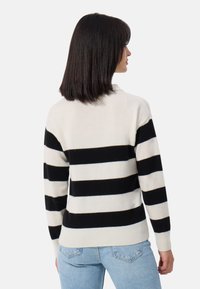 CASH-MERE Maglione - weiss und schwarz
