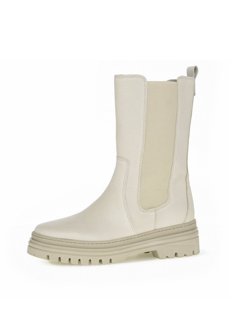 Licht beige enkelboot van soepel leer, met elastische zijkanten, stevige zool en een instaplus aan de achterkant voor gemakkelijk aan- en uittrekken.