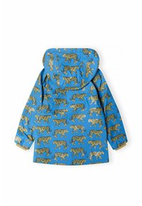 Vodoodporna modra dežna jakna s kapuco, ki ima ponavljajoče se rumene tigrove vzorce in elastične manšete. Gladka struktura, lahka zasnova.