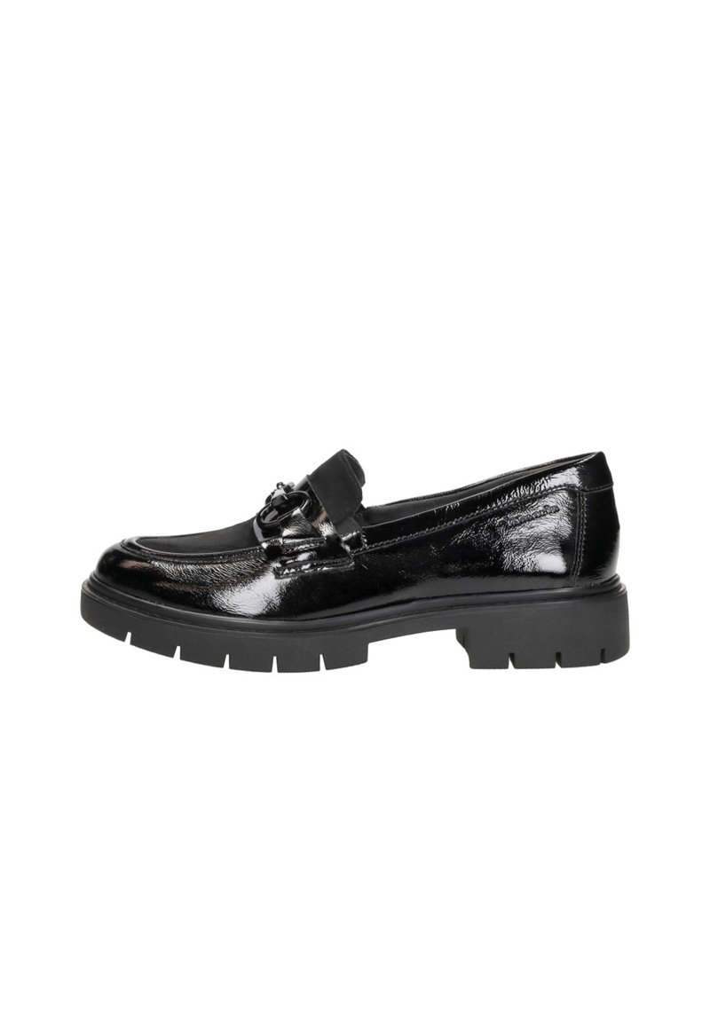 Zwarte gepatineerde leren instapper met een robuuste rubberen zool, voorzien van een decoratieve band en hardware-detail aan de bovenkant.