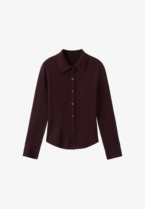 Camisa de manga larga burdeos con cuello y cierre de botones. Hecha de una tela texturizada, con un dobladillo recto y puños ajustados.