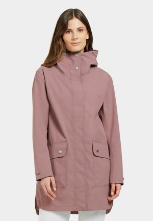 Helle rosa wasserdichte Jacke mit hohem Kragen, zwei Fronttaschen, Druckknöpfen und lockerer Passform, geeignet für verschiedene Wetterbedingungen.