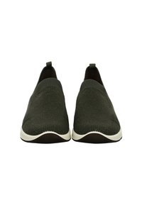 Dunkelgrüne Slip-on-Sneaker mit gestricktem Obermaterial, weißen Zwischensohlen und schwarzen Außensohlen, frontansichtig auf weißem Hintergrund dargestellt.