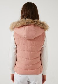 LELA REGULAR FIT - Strukirani kaput - powder pink