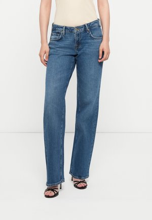 Bredde ben blå jeans laget av denim, med fem lommer, knapp- og glidelås-lukking, og en svakt falmet tekstur.