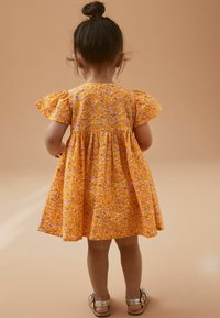 Next REGULAR FIT - Denní šaty - yellow lilac purple ditsy