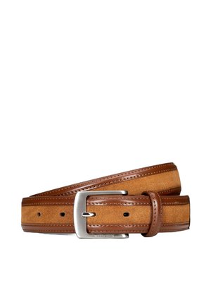 Cinturón de cuero marrón con acabado de ante, que cuenta con una hebilla de metal plateado, costuras contrastantes y cinco agujeros para ajuste.