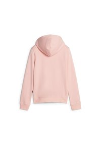 Sudadera rosa con textura suave, capucha, mangas largas y puños acanalados. El diseño es simple, sin patrones o elementos metálicos visibles.