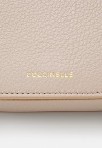 Coccinelle Håndveske - rosette