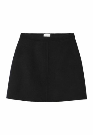 Jupe noire mini en tissu lisse, dotée d'une taille haute, d'un design droit et de lignes épurées sans motifs ni accents visibles.